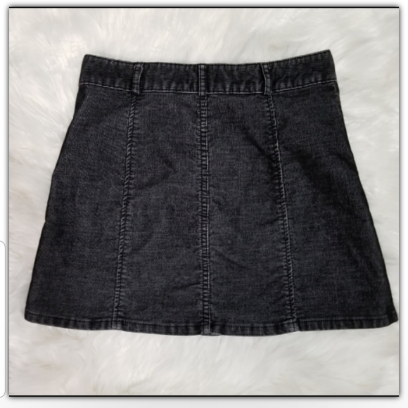 BDG corduroy mini skirt size 8 - Picture 2 of 3